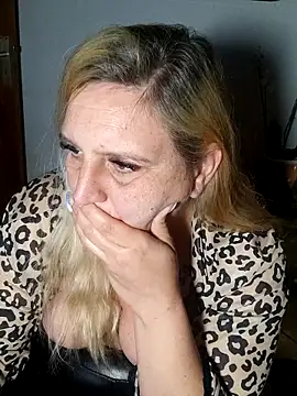 Webcam Model (BecciDeluxe)  is live.Free join now!