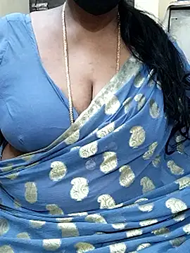 Webcam Model (shobini)  is live.Free join now!