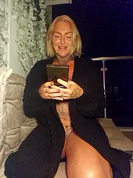 TravelMommyBlair's live cam