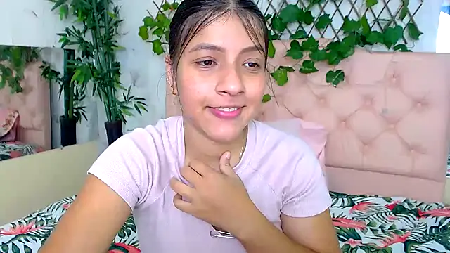 zara_cute - Zara_cute's free webcam