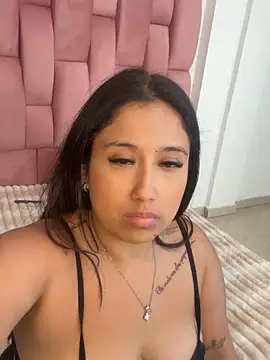 daphne_sweett (G young) - I play with my ass using a plug