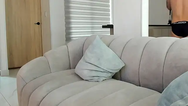 ricardogo19 (M young) - Dont vibrate so hard,  dont want to fall