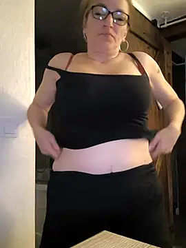 Fifi83Bell Live Webcam on Stripchat