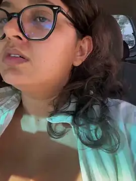 Webcam Model (midsize_94)  is live.Free join now!