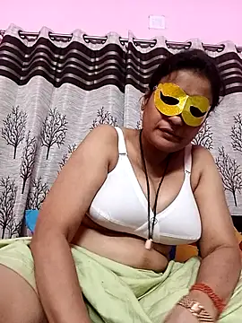 Webcam Model (Gullapi)  is live.Free join now!