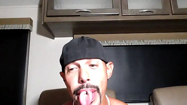 ThickD2C's Stripchat show and profile