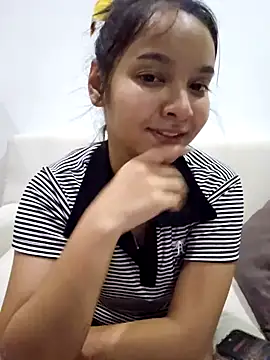 Natural_Asian_Girl's room