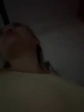 danielavegax (G young) - Fingers in my pussy in public