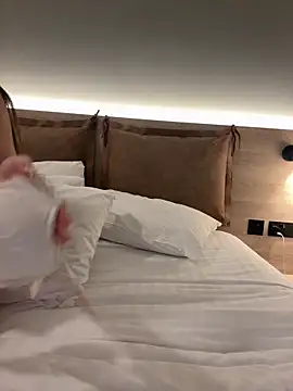 Webcam Model (LanaprincessJ) is live