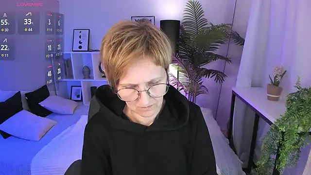 paris_cherry - Paris_Cherry's free webcam - UK Sex Cams