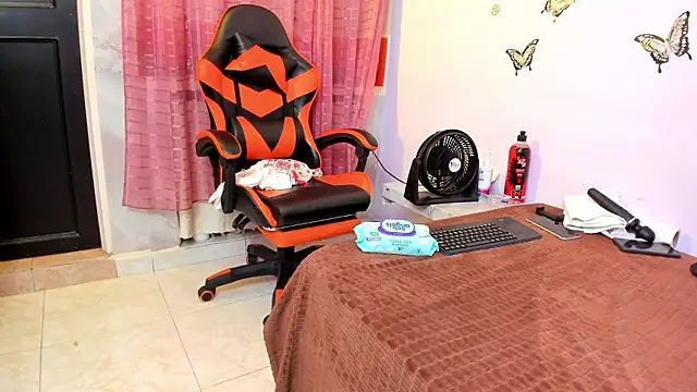 agathaxxx-69 - Agathaxxx-69's free webcam - UK Sex Cams