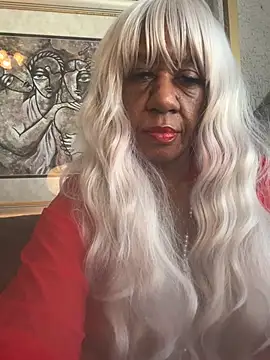 Webcam Model (BreanaDivine)  is live.Free join now!