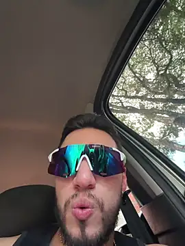 thiago_hill (M young) - COMPLETELY NAKED IN MY CAR 🍆🤤🤩