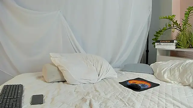 sherlockmax (M twink) - take off t-shirt and underwear