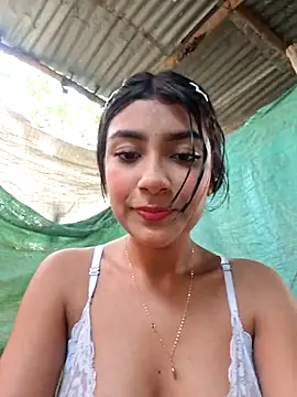 Webcam Model (Sweed-virgin-pussy)  is live.Free join now!