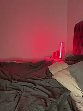 EllaMae Live Webcam on Stripchat