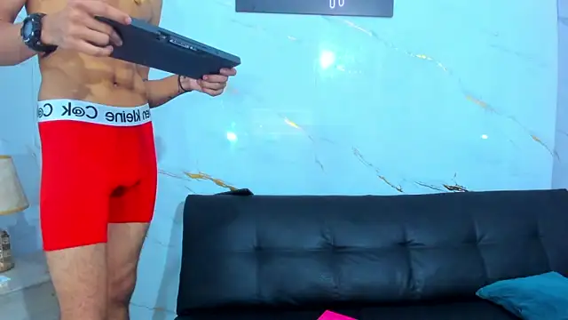 Little_nicoll live sex cam