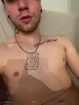 Skuty24 live sex cam