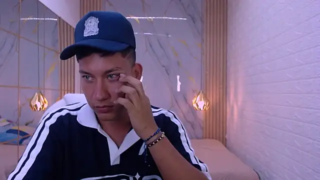 dominantboy4 - DominantBoy4's free webcam - UK Sex Cams