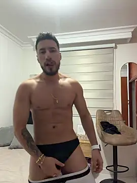 thiago_hill (M young) - COMPLETELY NAKED IN MY CAR 🍆🤤🤩