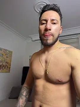 thiago_hill (M young) - COMPLETELY NAKED IN MY CAR 🍆🤤🤩