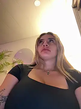 Webcam Model (AtheneaRossi) is live