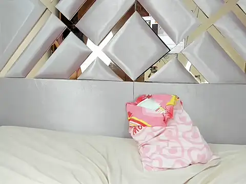 miakleinx - MiaKleinX's free webcam - UK Sex Cams