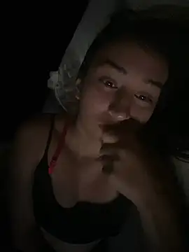 Webcam Model (RAKEL37)  is live.Free join now!