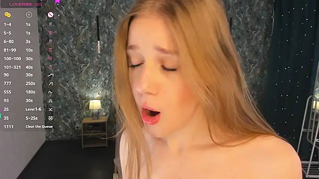 odellafrake (F teen) - Blow you a sweet, flirty kiss