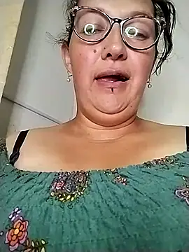 Webcam Model (_Saraqueen)  is live.Free join now!