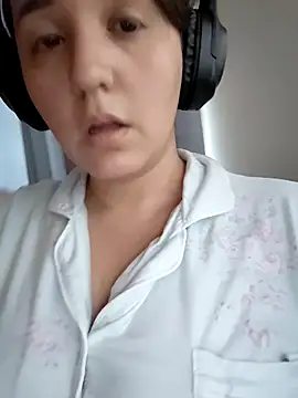 Webcam Model (lolitalamasbonita01)  is live.Free join now!