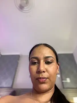 Webcam Model (MiilaBlake) is live