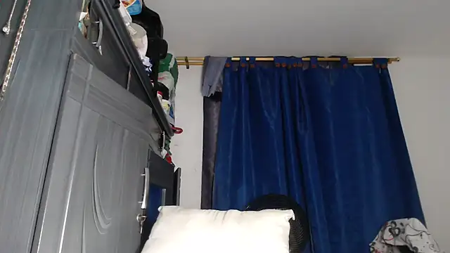 adrixxx38 - Adrixxx38's free webcam