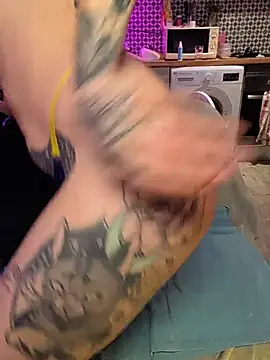 sarahpearlx from StripChat is Freechat