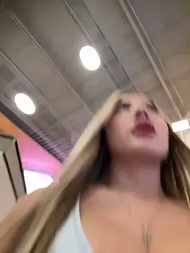 Webcam Model (Alexa_seexy1)  is live.Free join now!