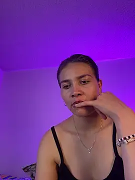 aurora_divine - Aurora_divine's free webcam