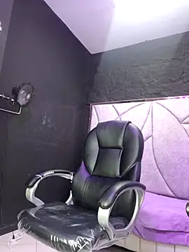 Webcam Model (valenlopezz_)  is live.Free join now!