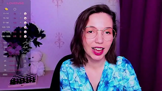 kindhazelhere_ - KindHazelHere_'s free webcam