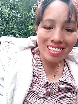 Gummiesu live sex cam