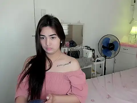 nica_doll live sex cam