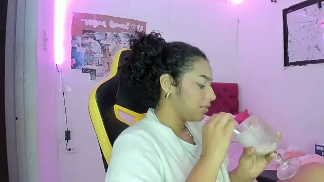 emily_stars1 - Emily_stars1's free webcam - UK Sex Cams