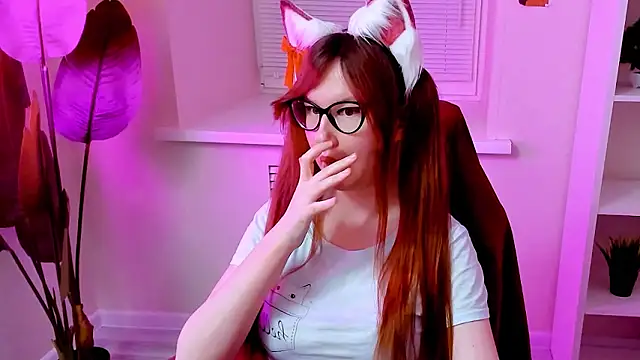 Live solo webcam of CarolGiggly