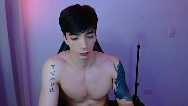 h3ll_b0i - H3ll_B0I's free webcam - UK Sex Cams