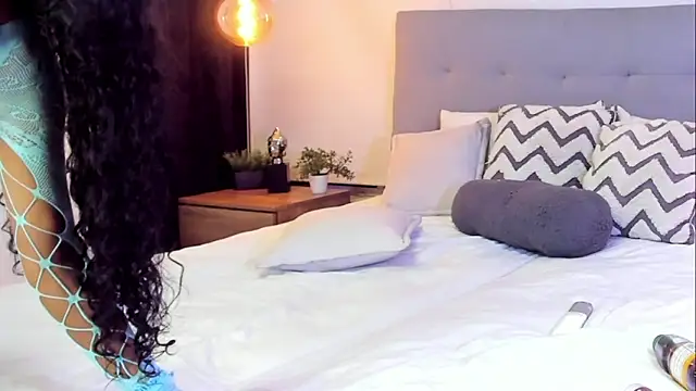 kelanisilva - KelaniSilva's free webcam - UK Sex Cams