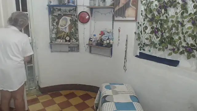 funnygrandma - FunnyGrandma's free webcam - UK Sex Cams