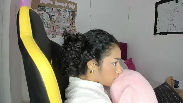 emily_stars1 - Emily_stars1's free webcam