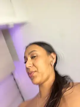 Webcam Model (MiilaBlake) is live