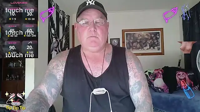 kinkyblueyes69 (M mature) - OIL MY COCK n balls