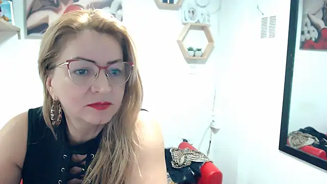 divax_monserrat - DIVAX_MONSERRAT's free webcam