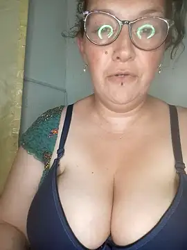 Webcam Model (_Saraqueen)  is live.Free join now!